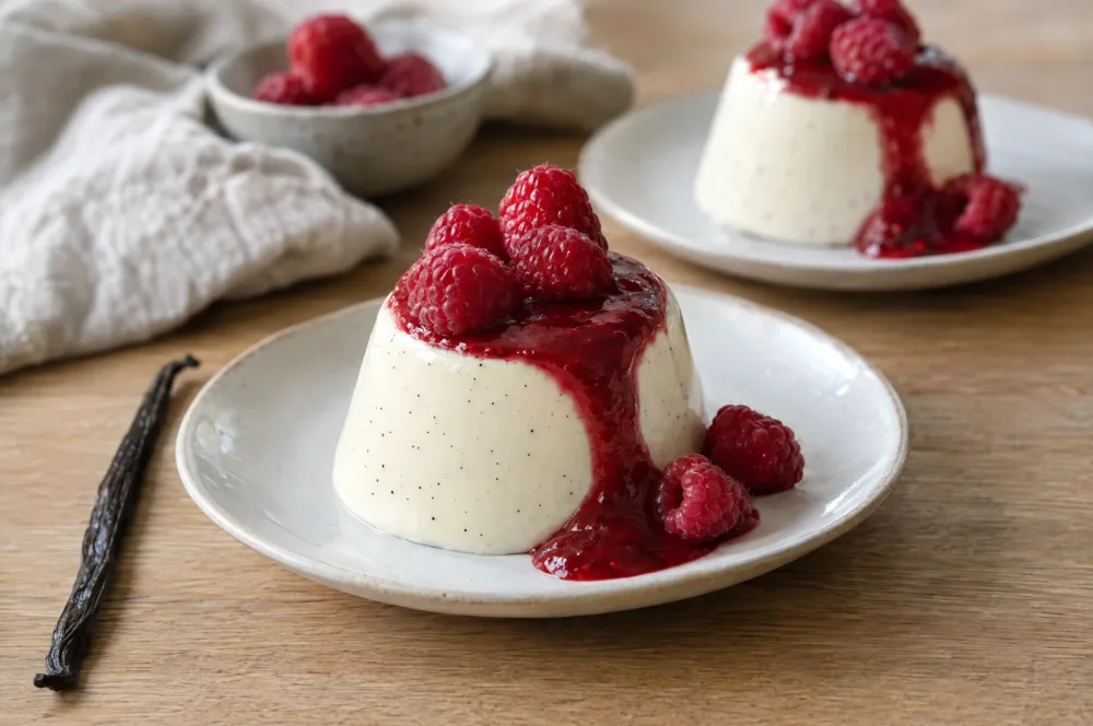 Vanilková panna cotta s malinovým přelivem